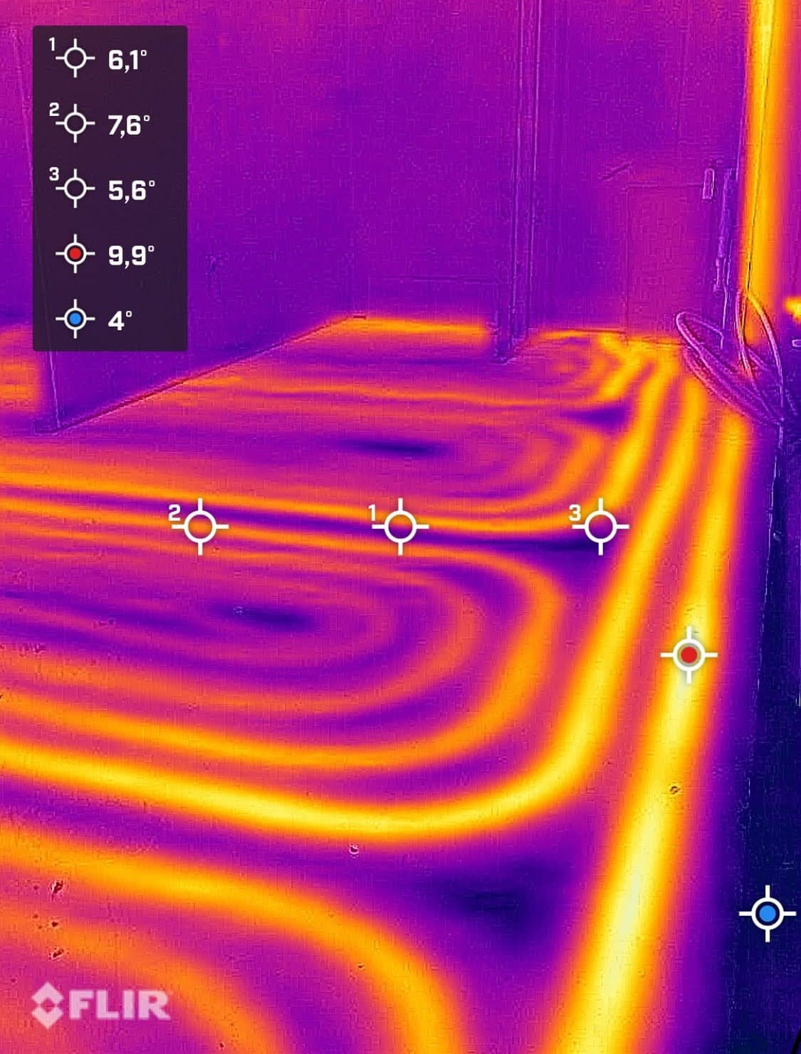 Inspection technique à la caméra thermique infrarouge validant la répartition homogène de la chaleur dans les boucles PER suite à l'installation d'un chauffage au Sol à Sélestat.